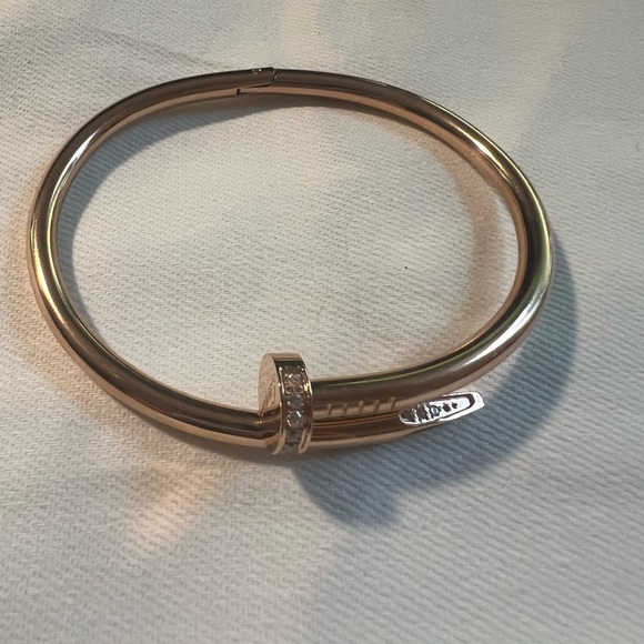 NEW FASHION GOLD NAIL BRACELET SIZE 8. NON TARNISH MATERIAL. - Picture 7 of 7